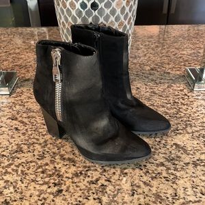 Black boots w/ zipper